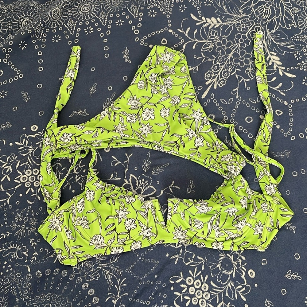 3 sexy swim suits